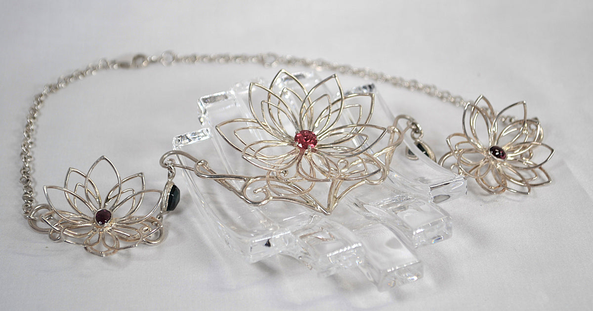 Elfin Lilies Necklace